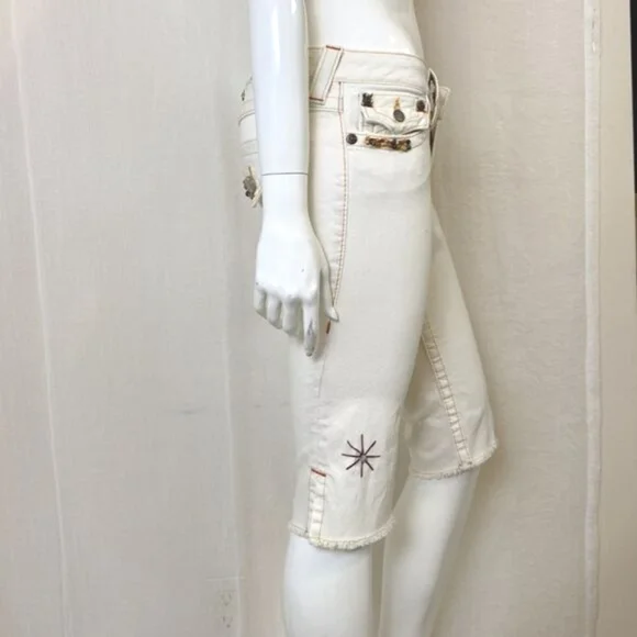 True Religion Jean Size 2 Embroidered Tan Bermuda Shorts - Picture 5 of 13